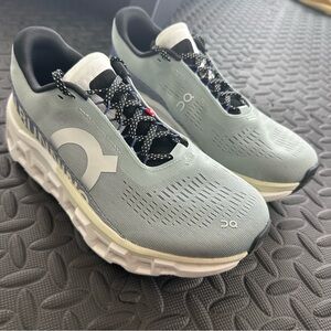 On Running Athletic Shoes in Gray and Black